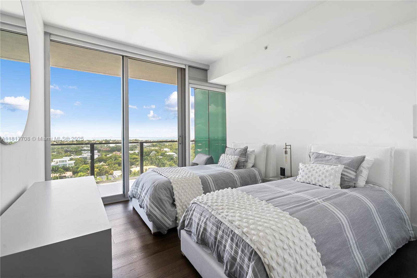 360 Ocean Dr # 1106S