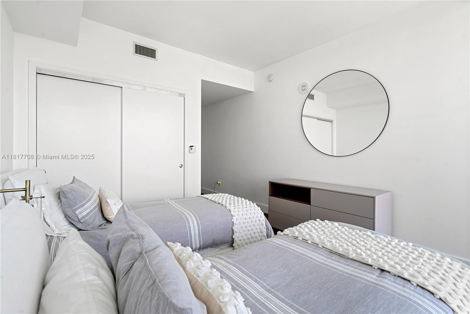 360 Ocean Dr # 1106S