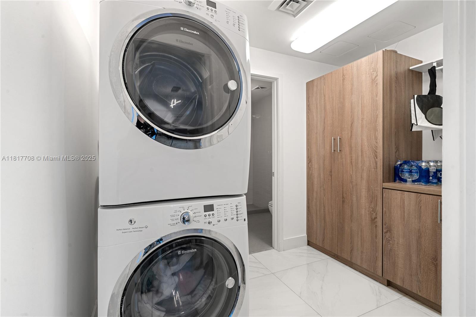 360 Ocean Dr # 1106S