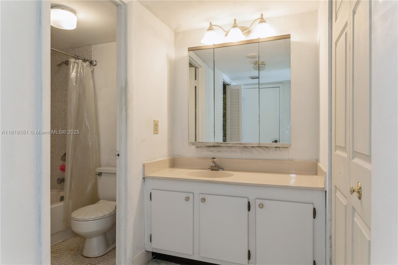 9273 Collins Ave # 1101