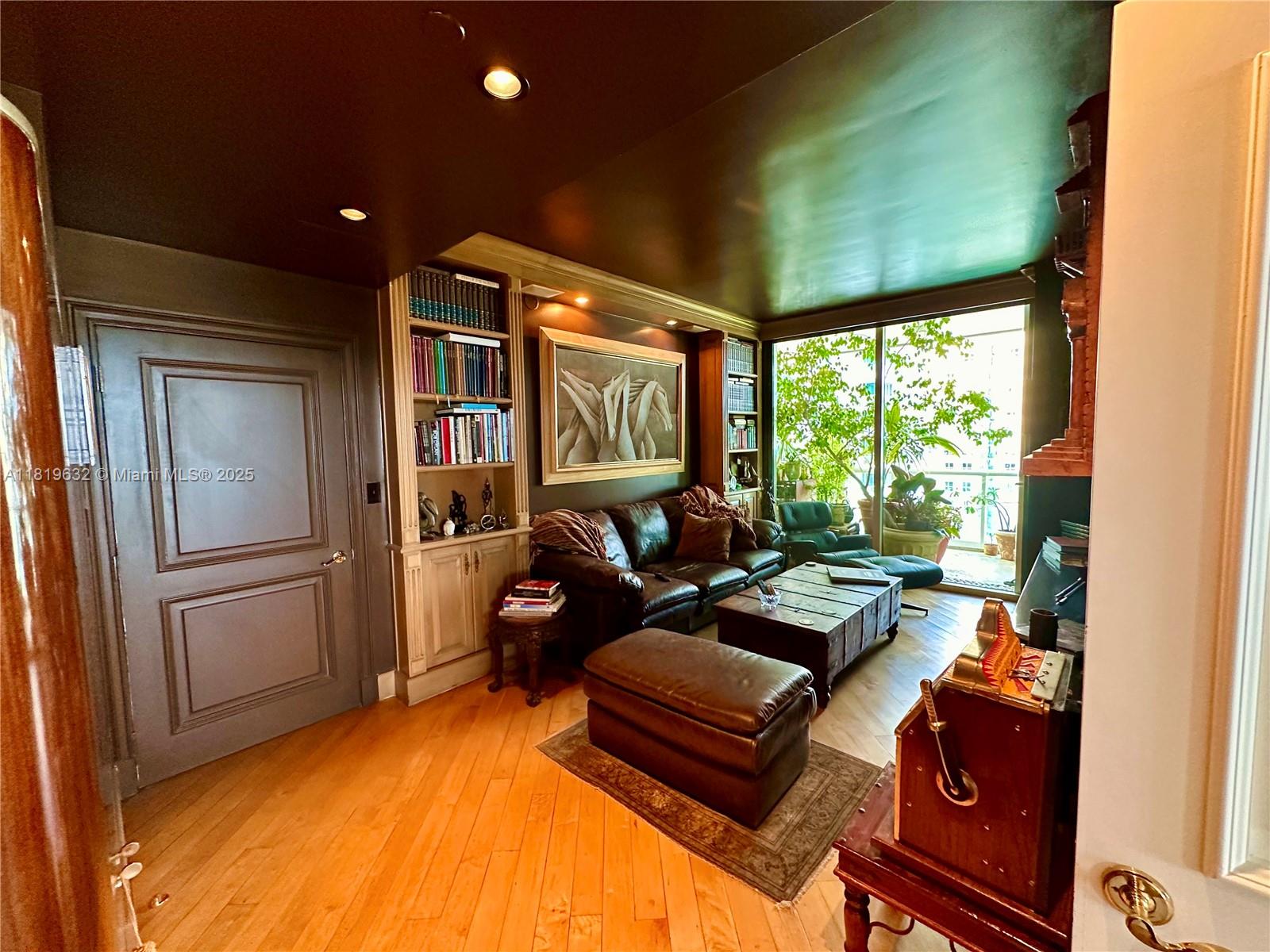 2645 S Bayshore Dr # 1403