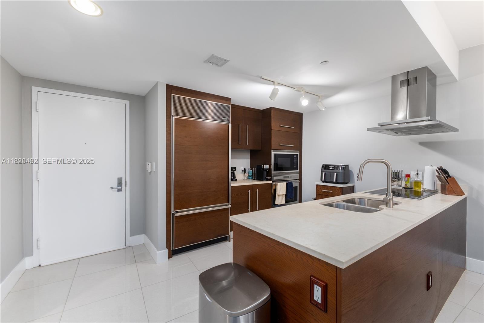 465 Brickell Ave # 417