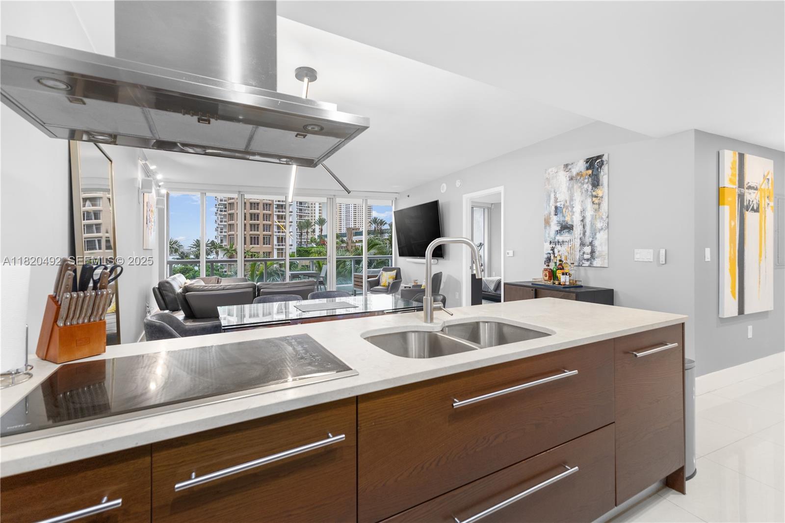 465 Brickell Ave # 417