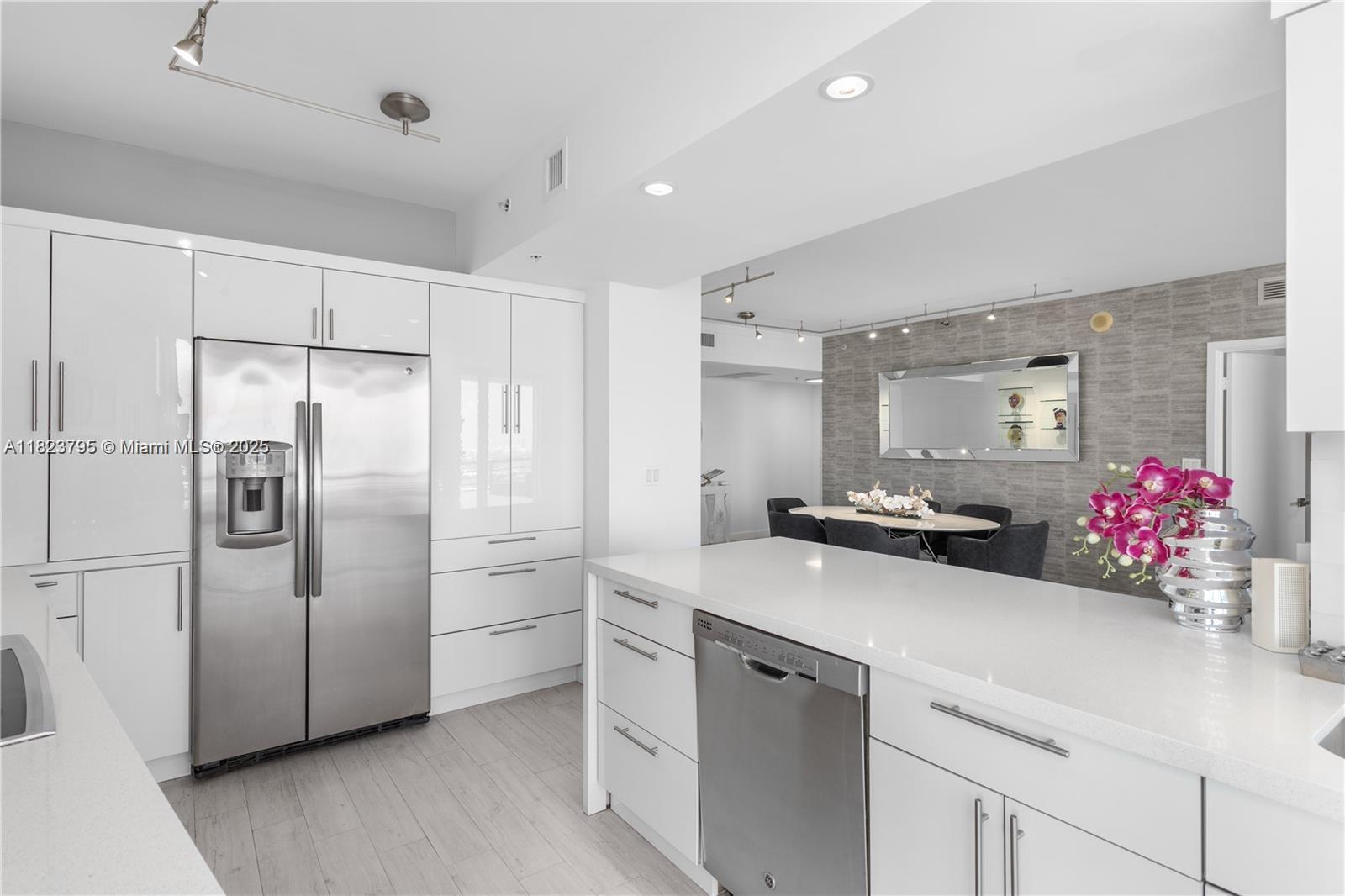 335 S Biscayne # 2309