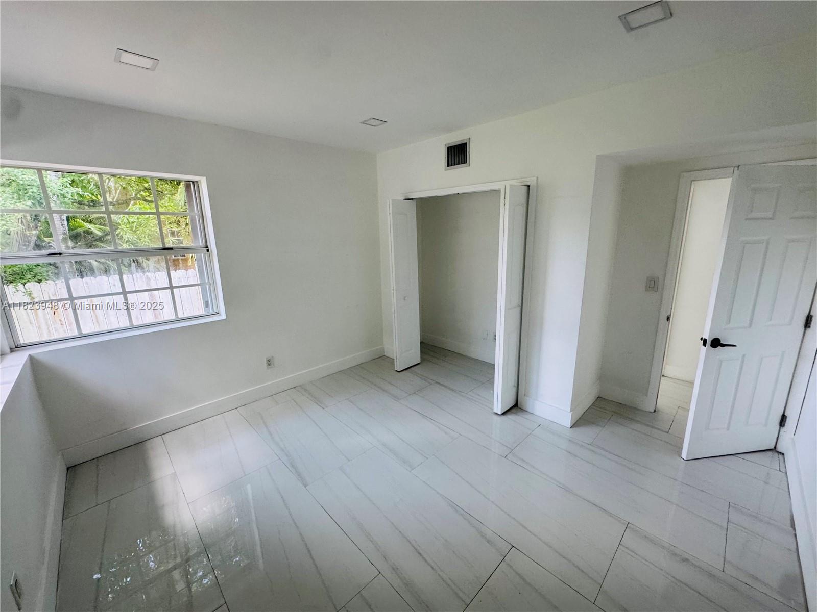 516 La Villa Dr
