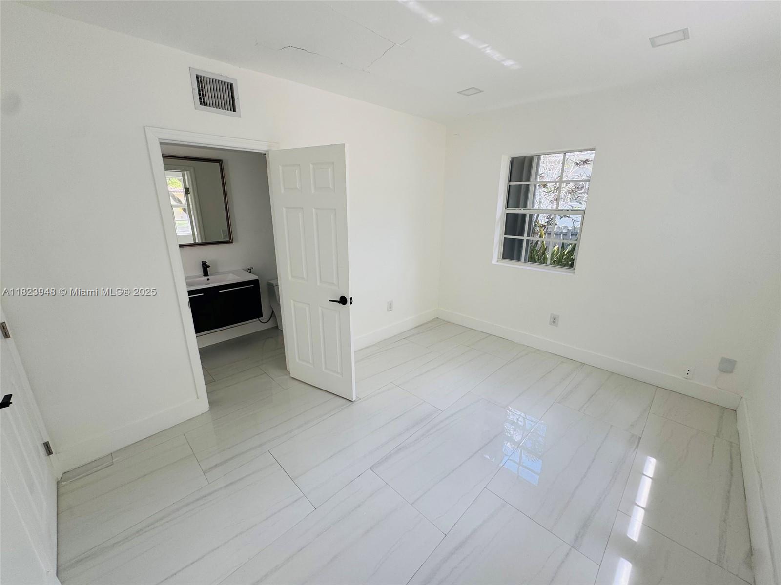 516 La Villa Dr