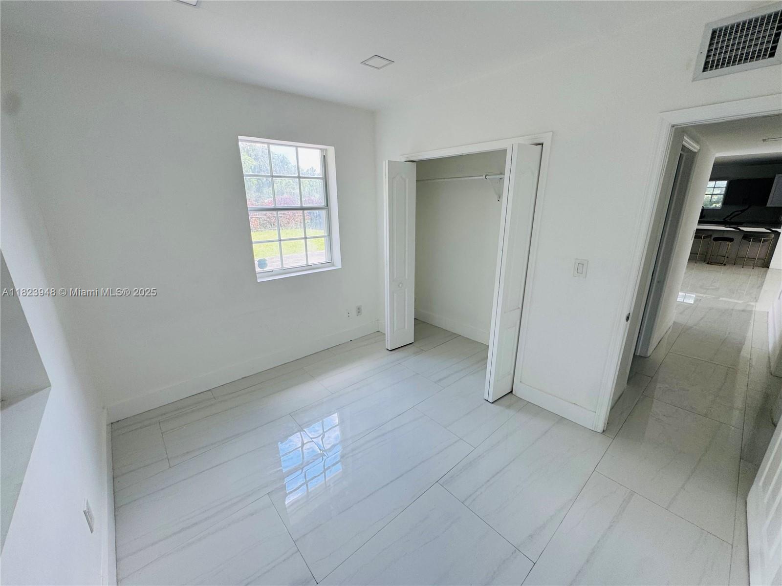 516 La Villa Dr
