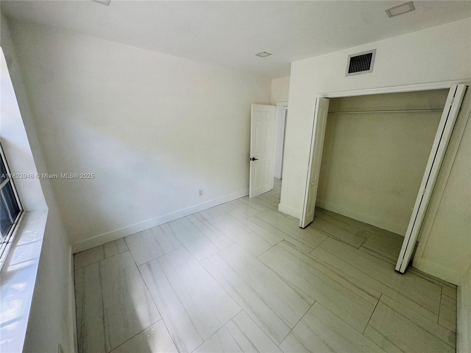 516 La Villa Dr