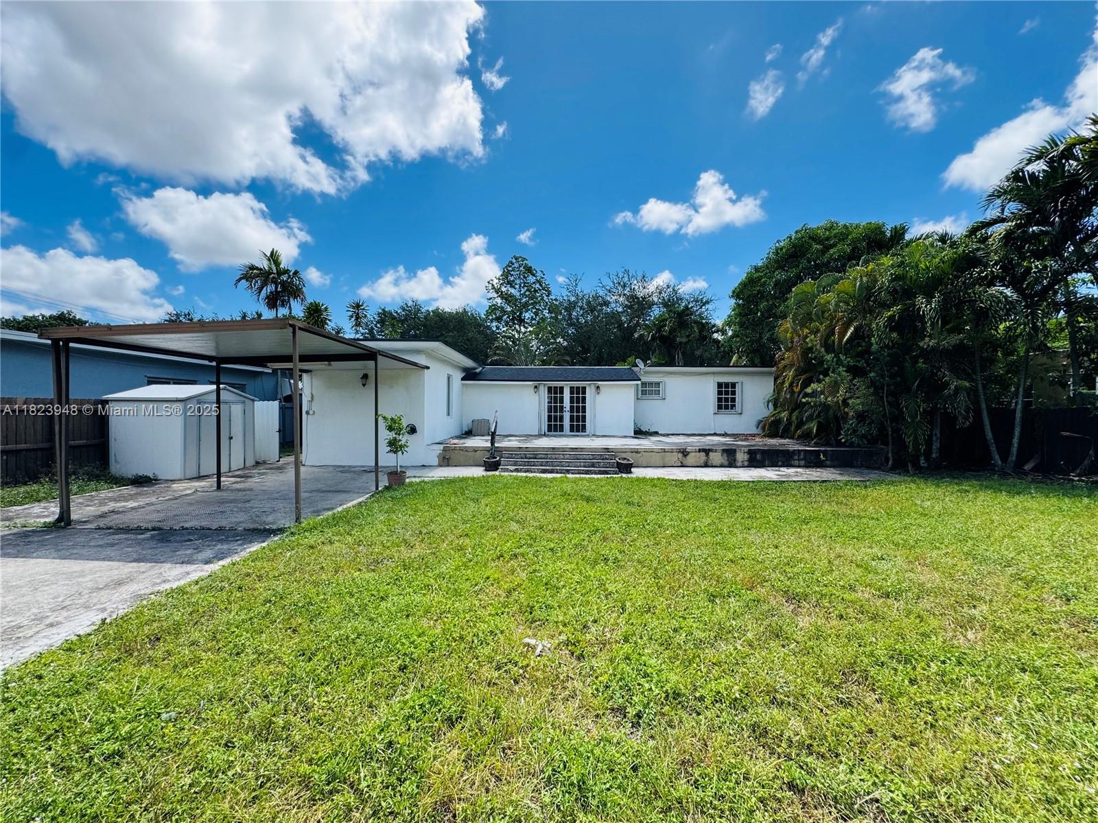 516 La Villa Dr