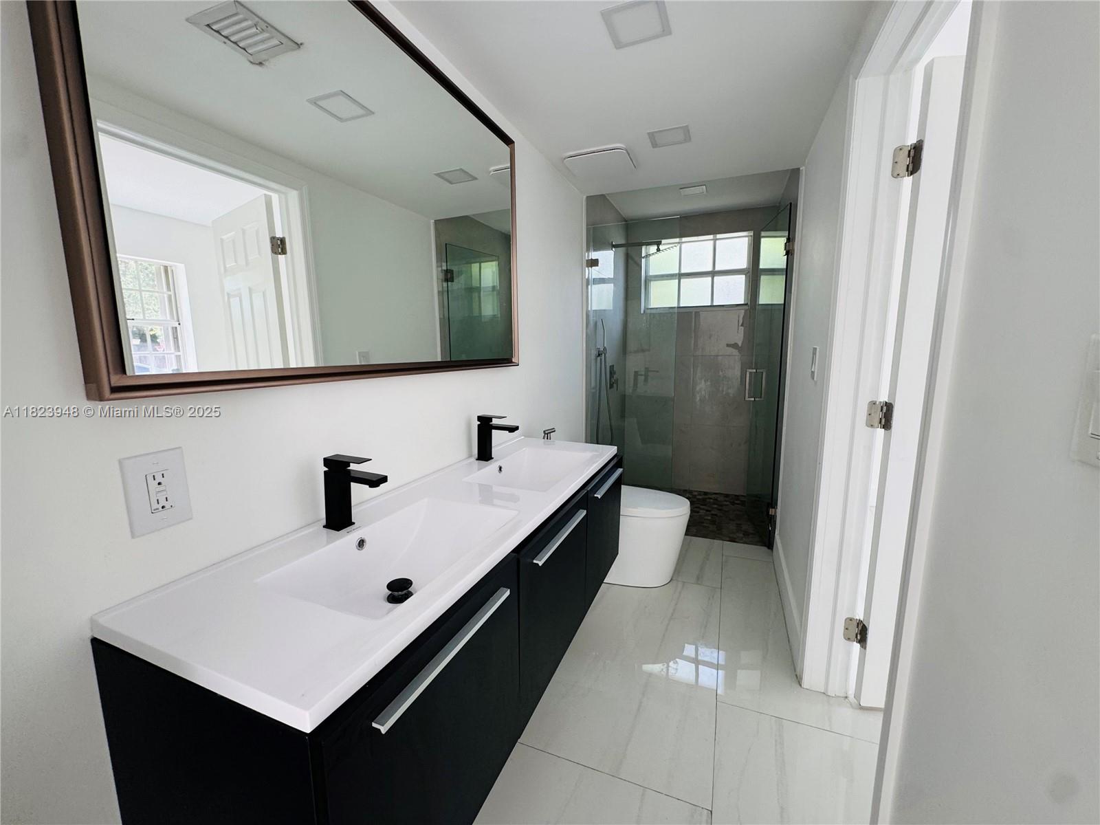 516 La Villa Dr