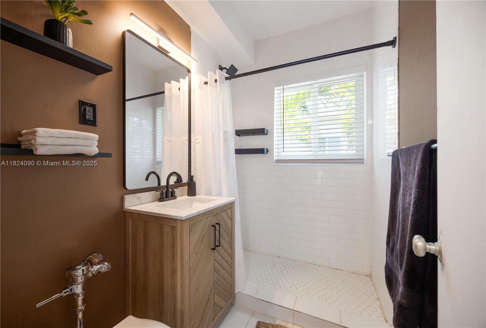 1110 Venetian Way # 2B