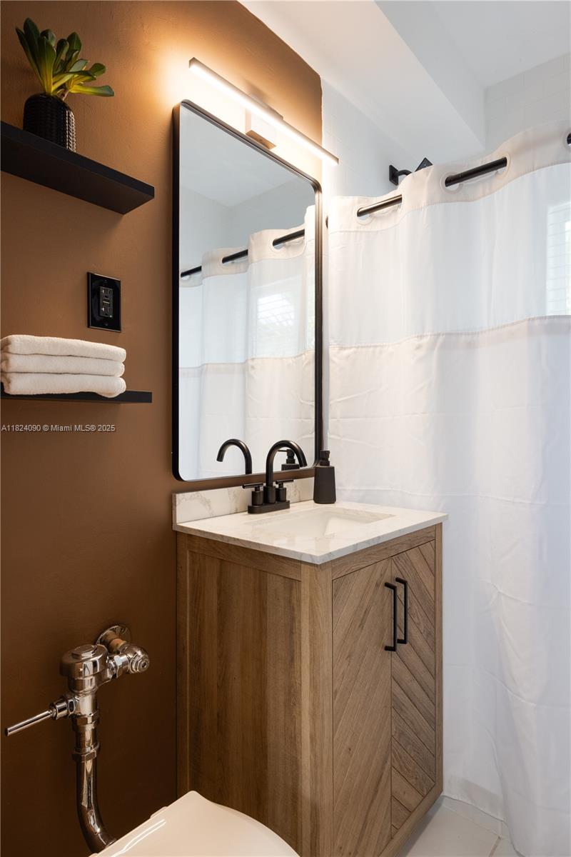1110 Venetian Way # 2B