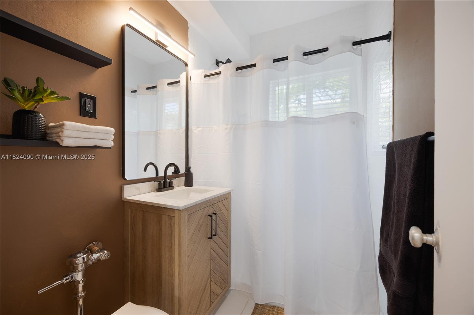 1110 Venetian Way # 2B