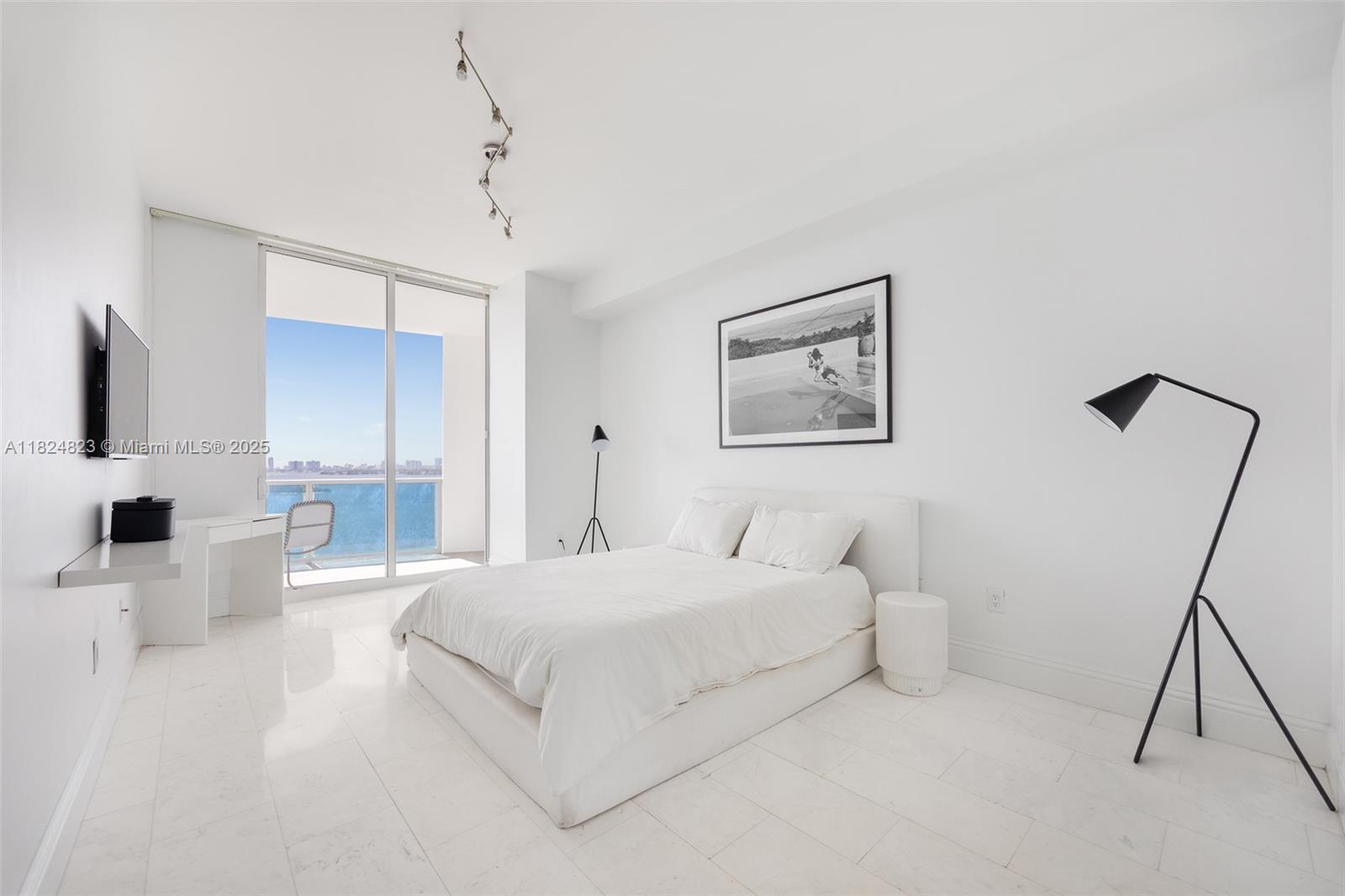 725 NE 22nd St # 10B