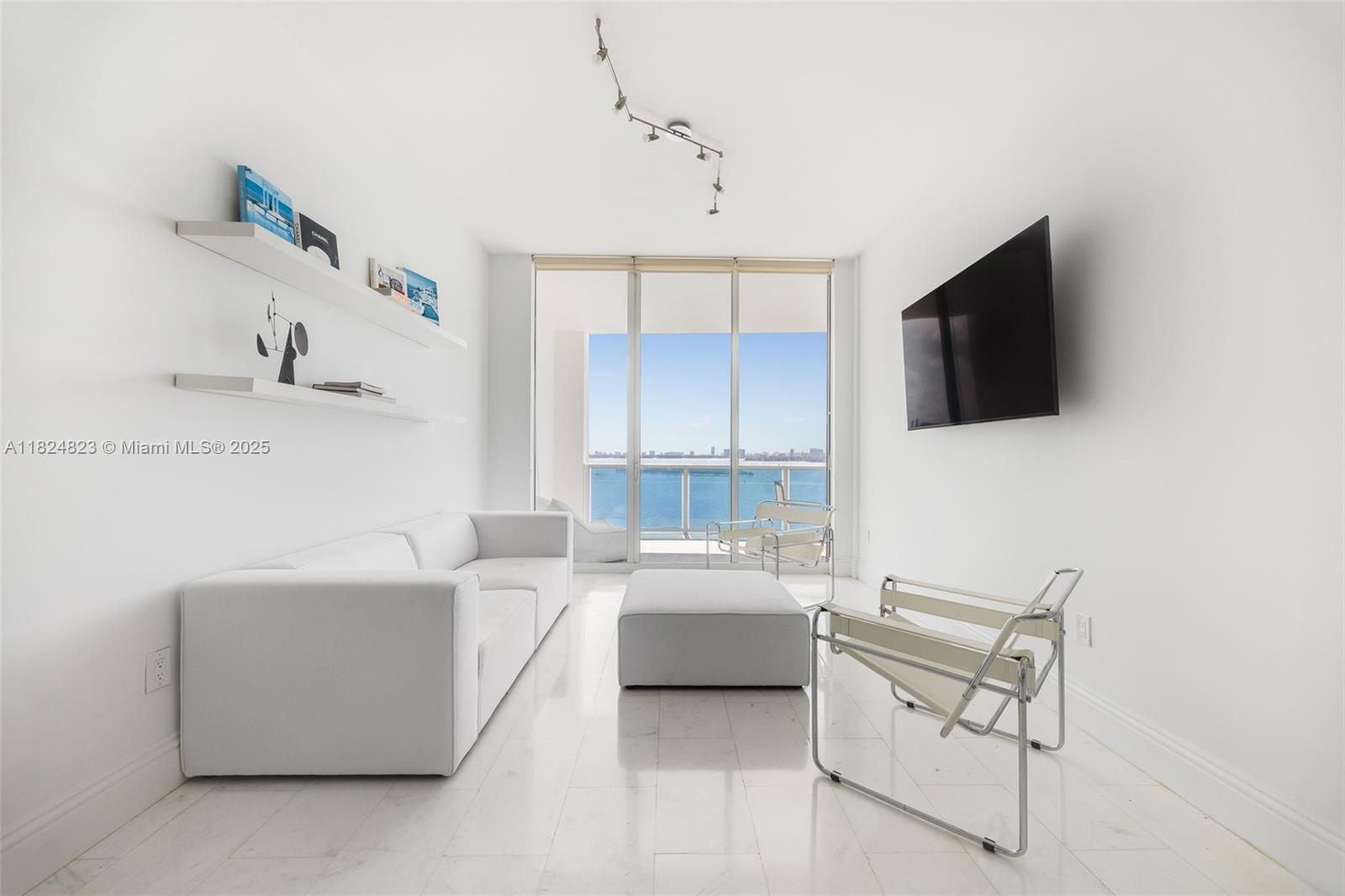 725 NE 22nd St # 10B