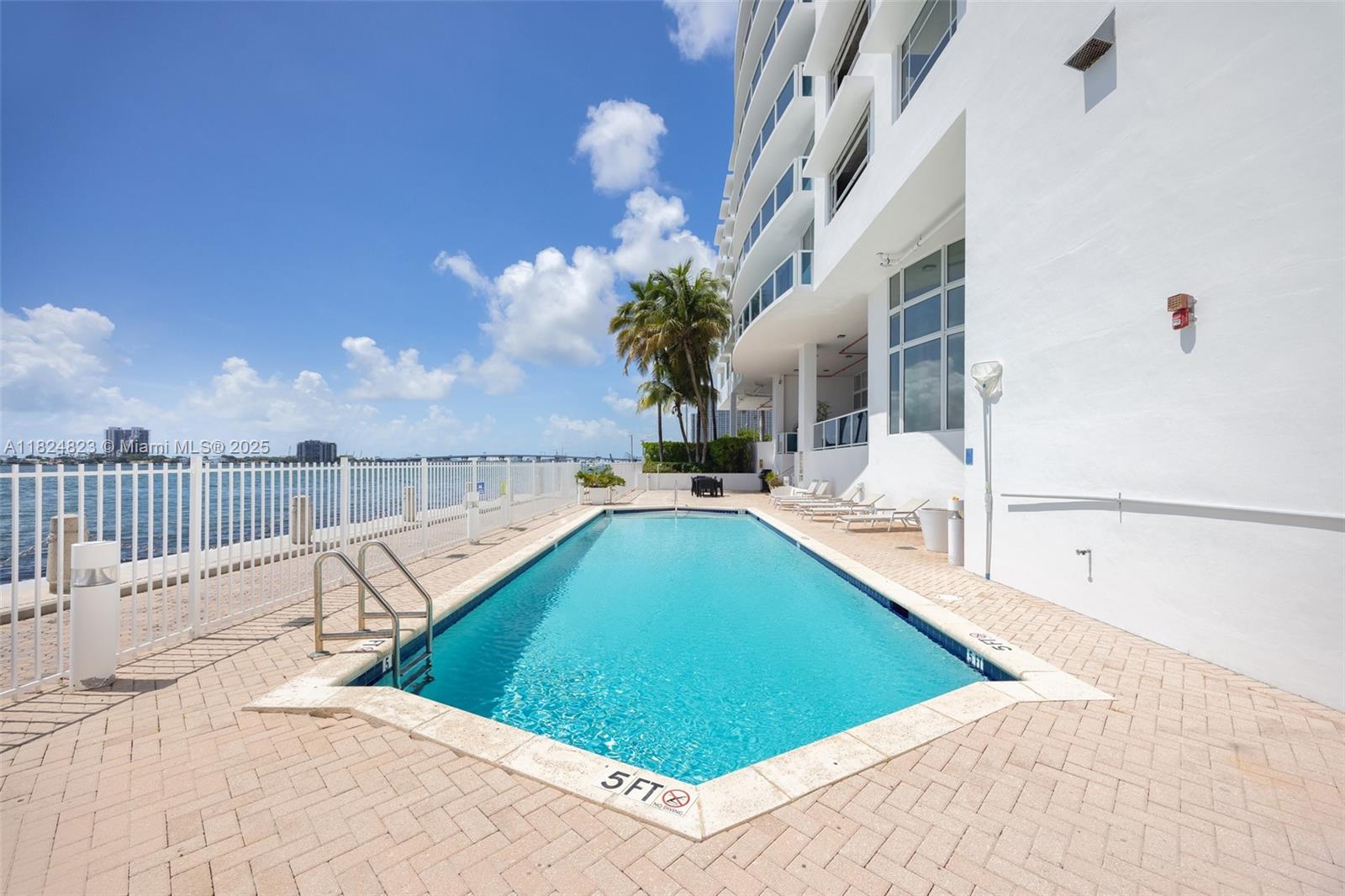 725 NE 22nd St # 10B