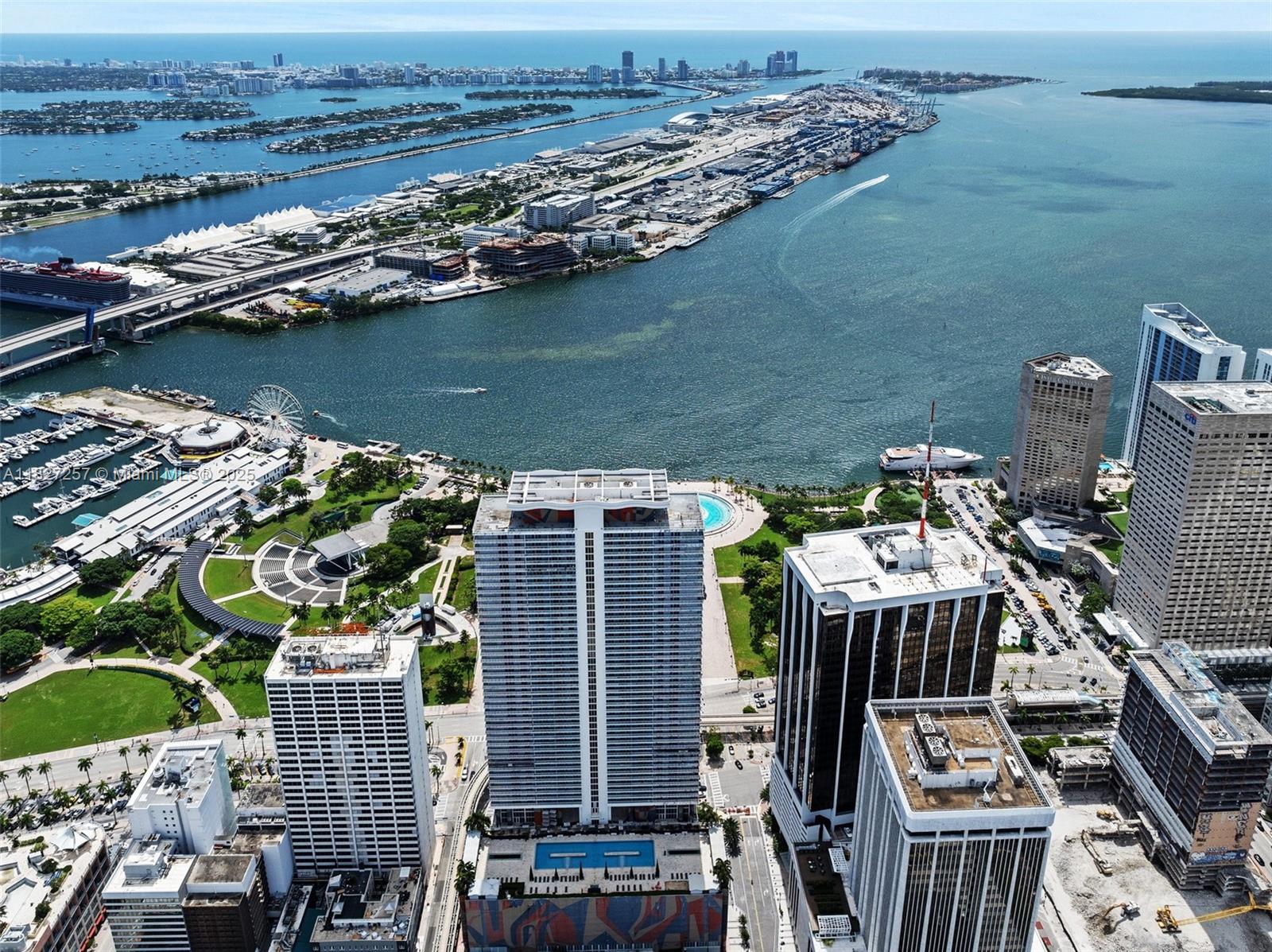 50 Biscayne Blvd # 3605
