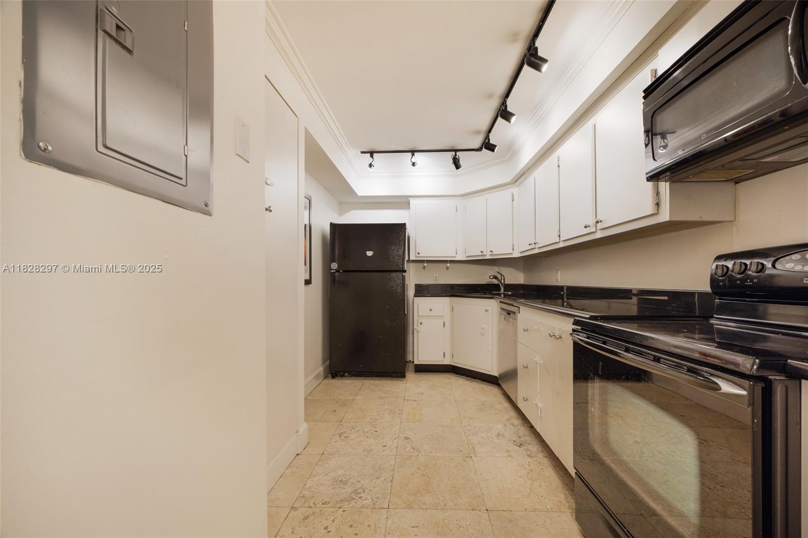 2901 S Bayshore Dr # 13A