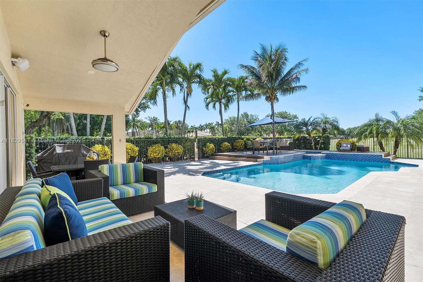 2541 Golf View Dr