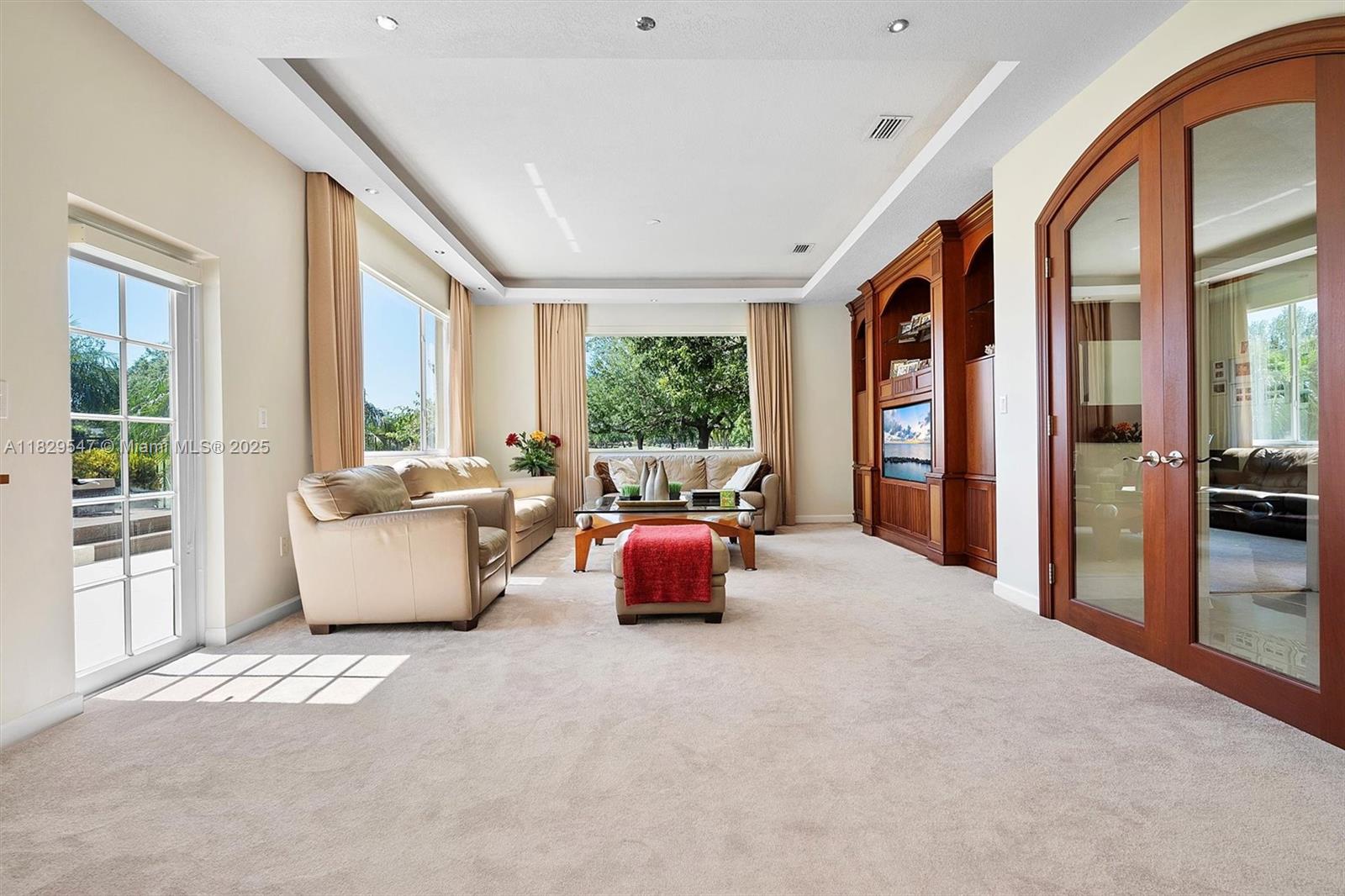 2541 Golf View Dr