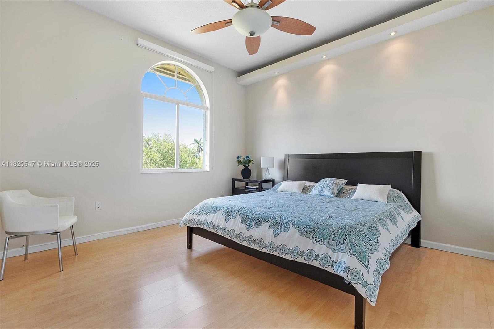 2541 Golf View Dr