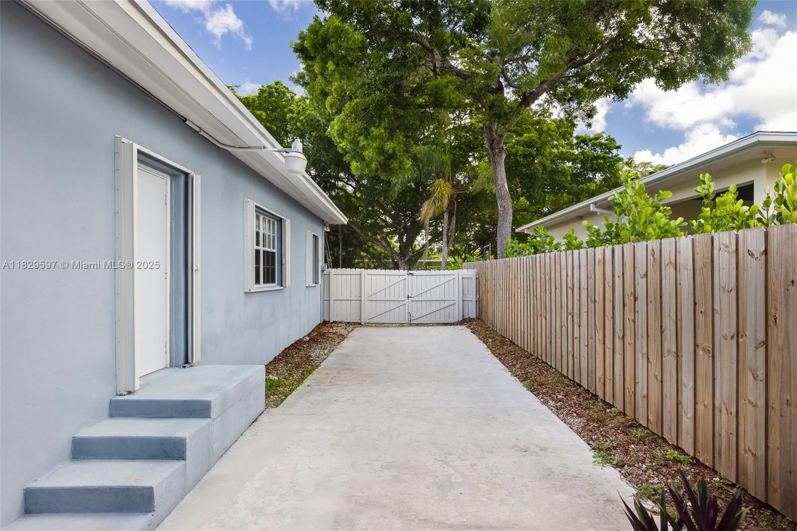 5960 SW 46th Ter