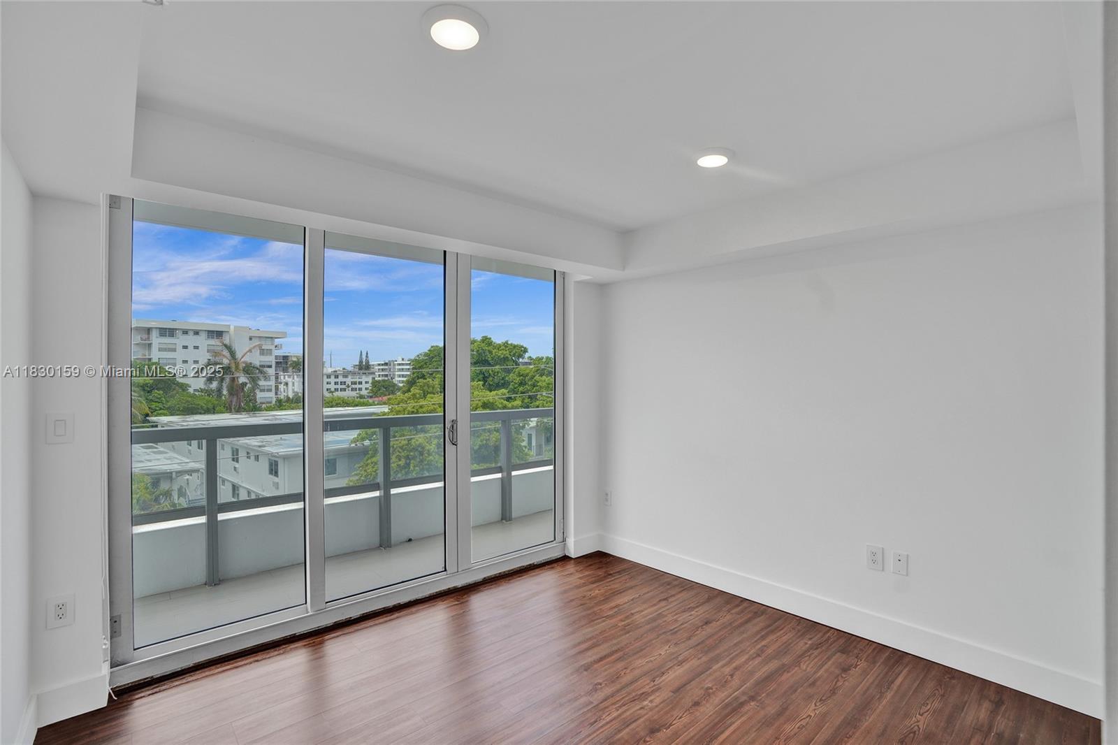 9261 E Bay Harbor Dr # 506