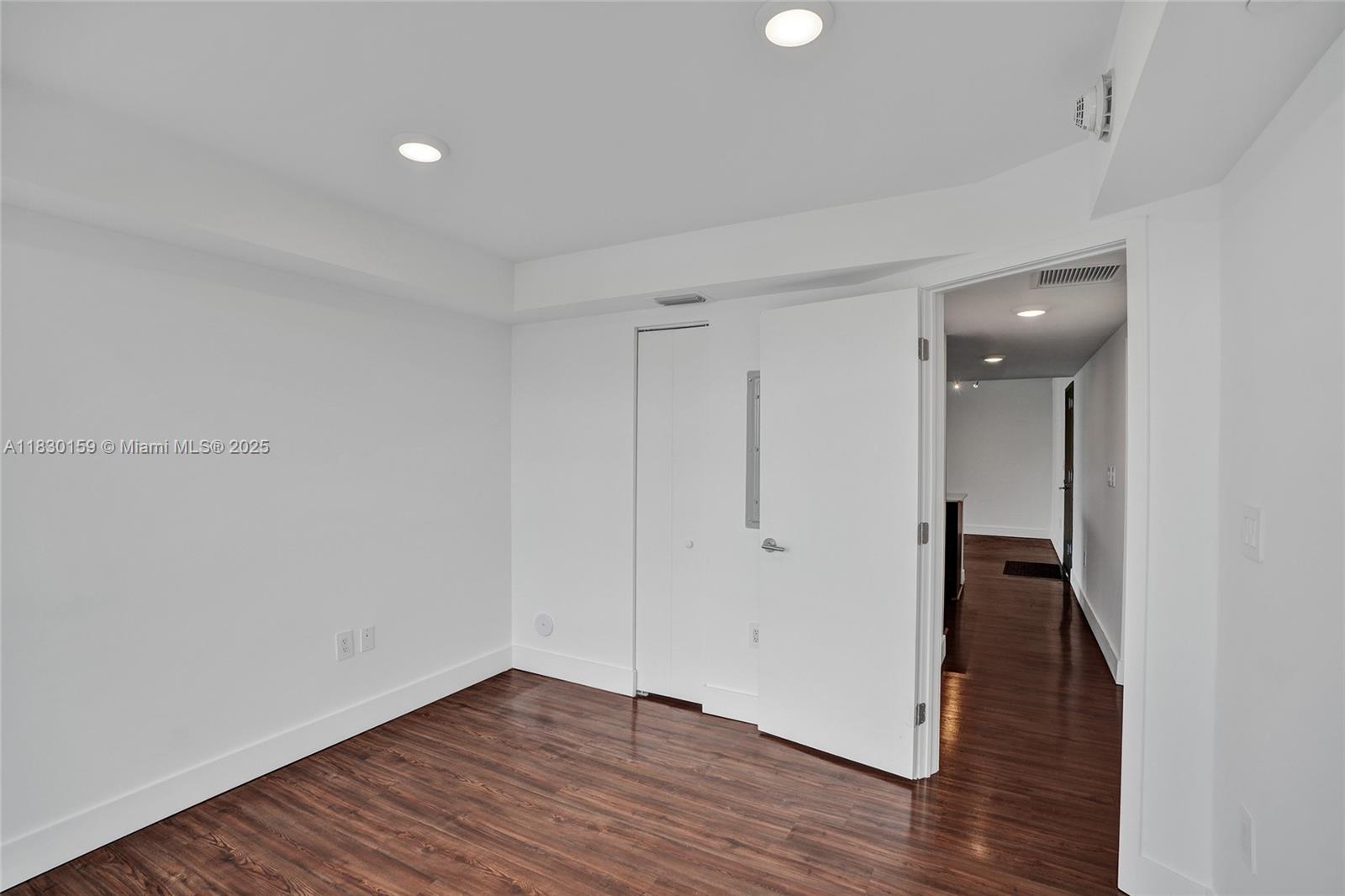 9261 E Bay Harbor Dr # 506