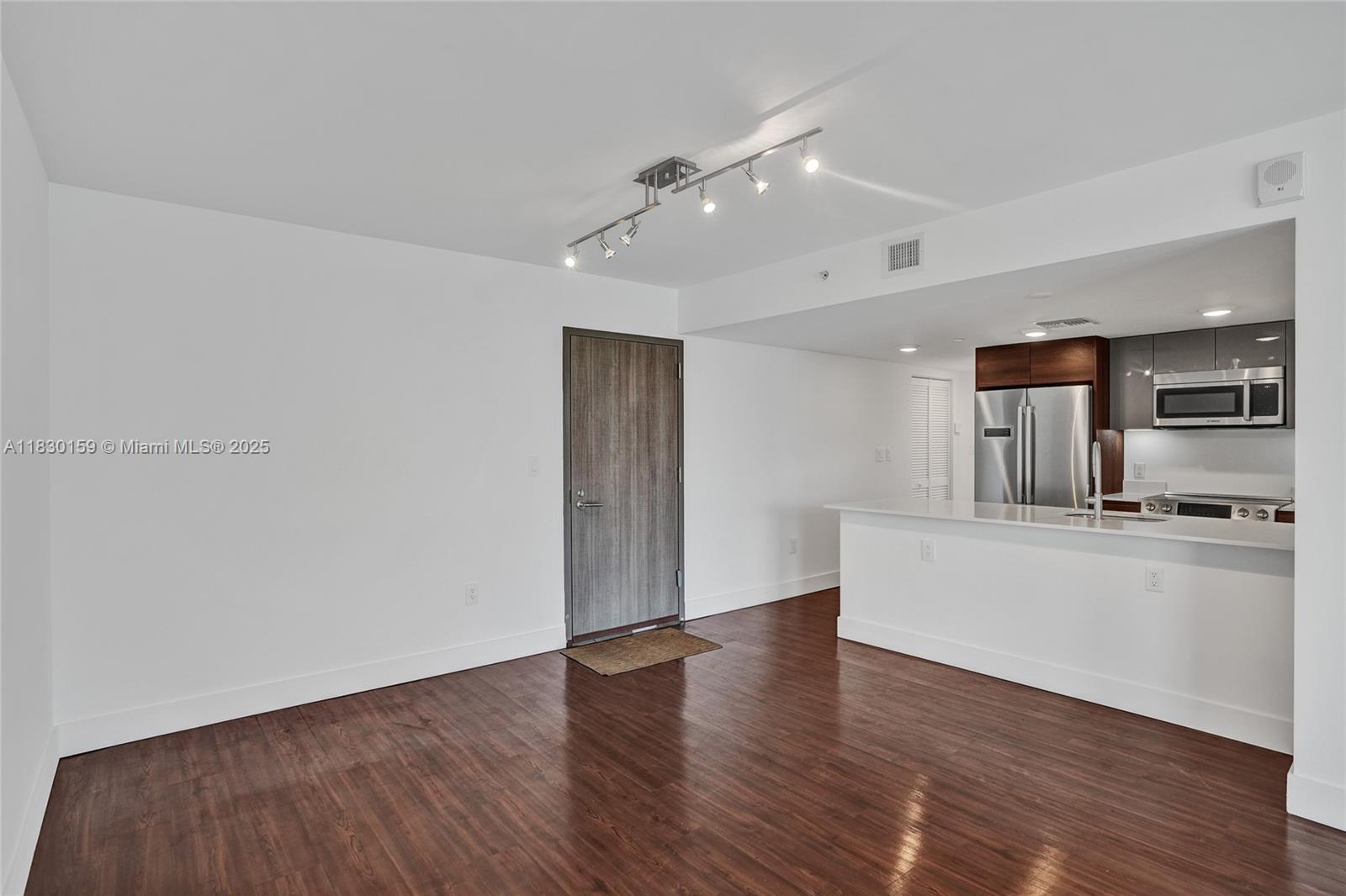 9261 E Bay Harbor Dr # 506