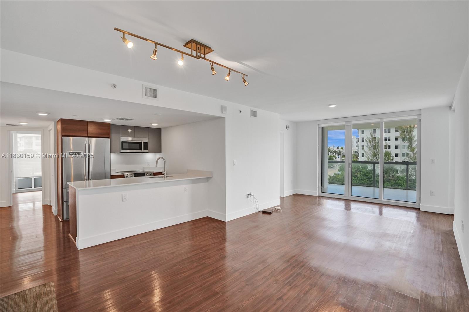 9261 E Bay Harbor Dr # 506