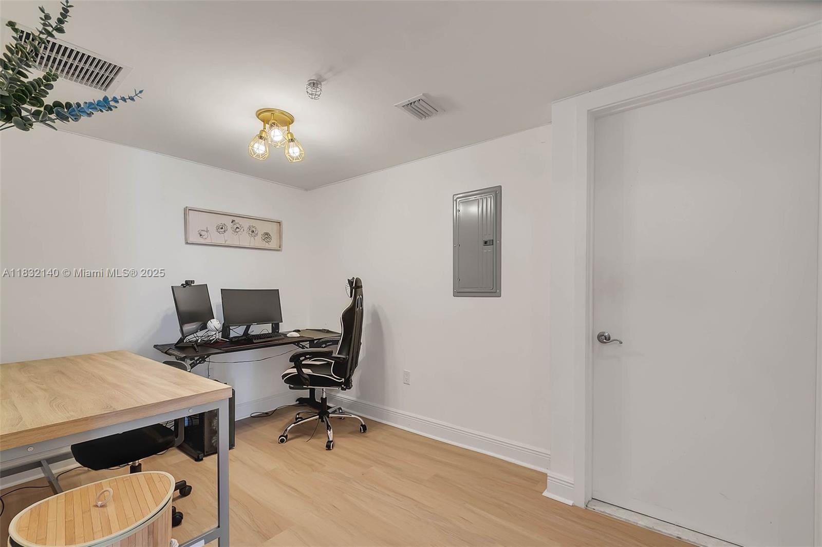 185 SW 7th St # 2204