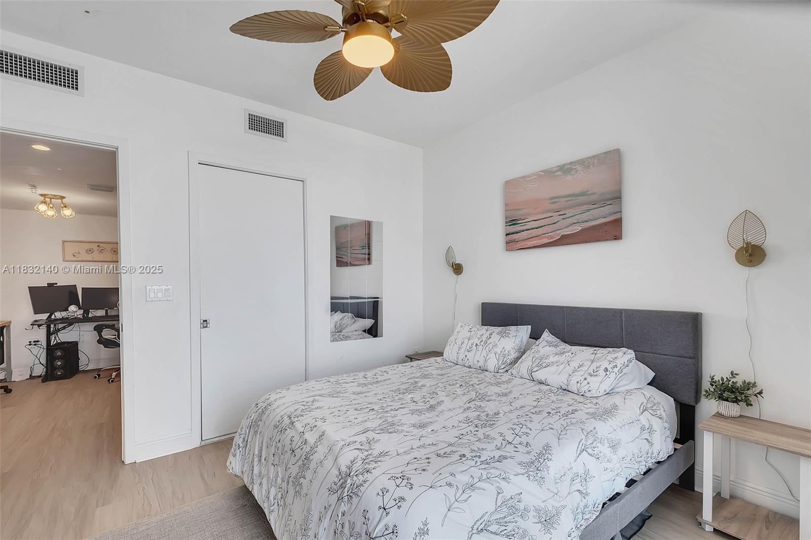 185 SW 7th St # 2204