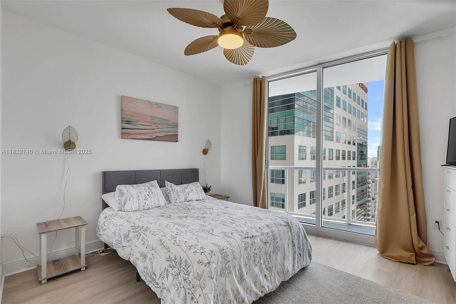 185 SW 7th St # 2204