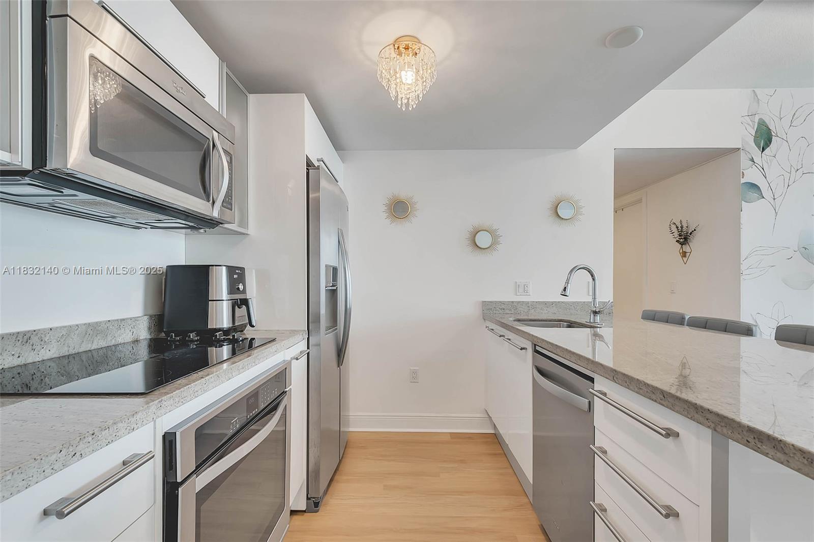 185 SW 7th St # 2204