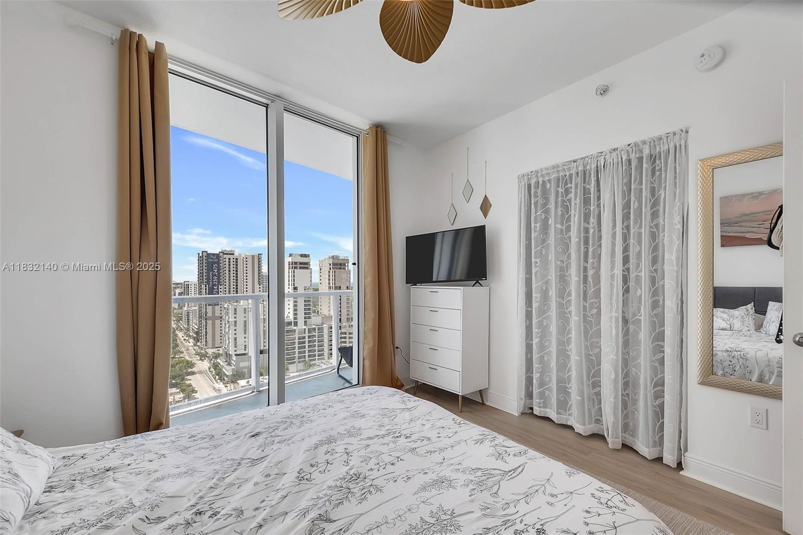 185 SW 7th St # 2204