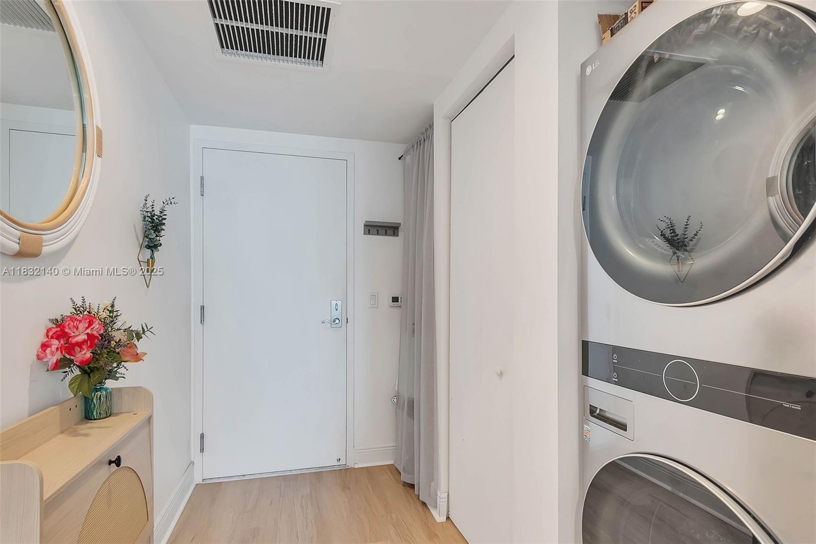 185 SW 7th St # 2204