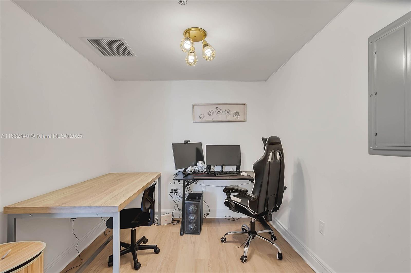 185 SW 7th St # 2204