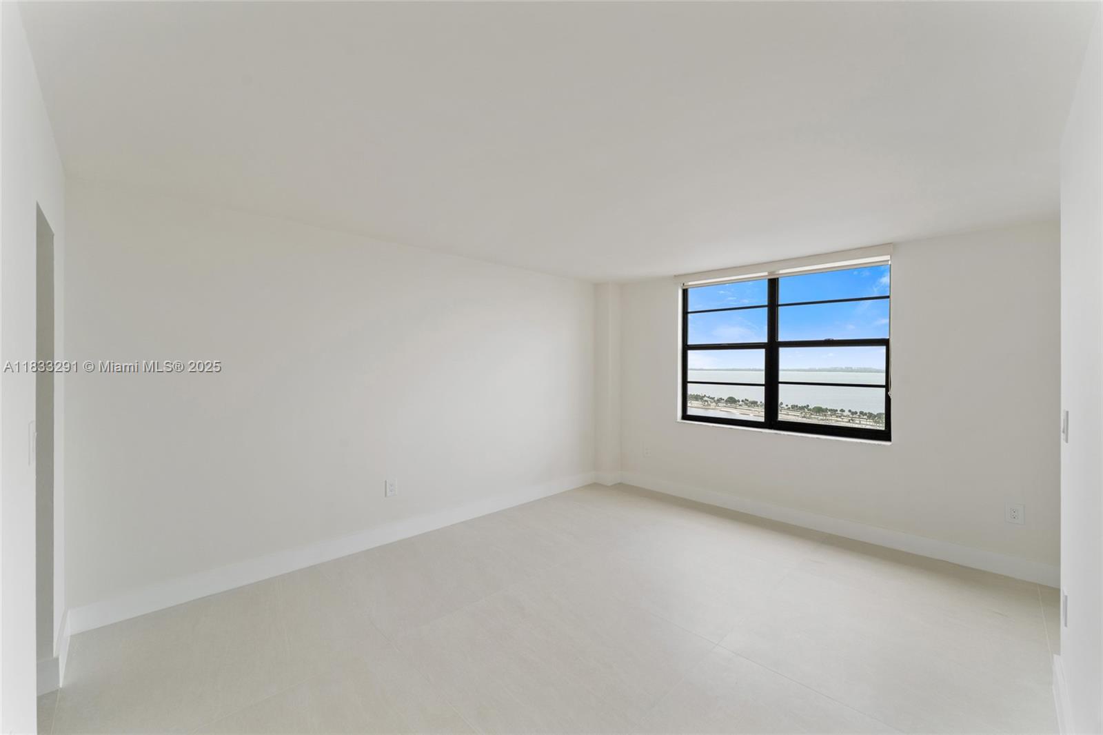 2333 Brickell Ave # 2302