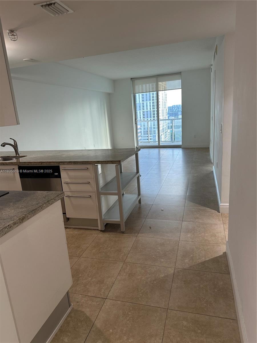 185 SW 7th St # 1703