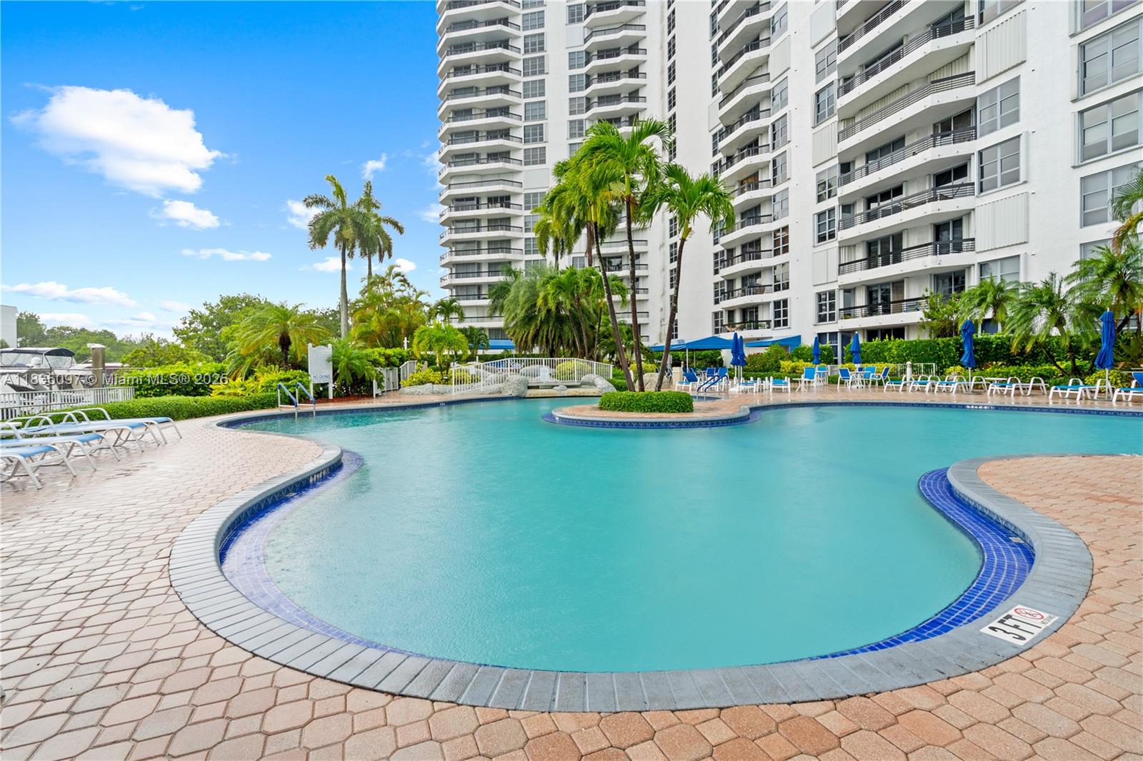 3530 Mystic Pointe Dr # 309