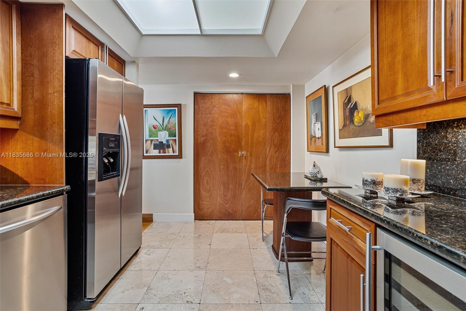 520 Brickell Key Dr # A1404