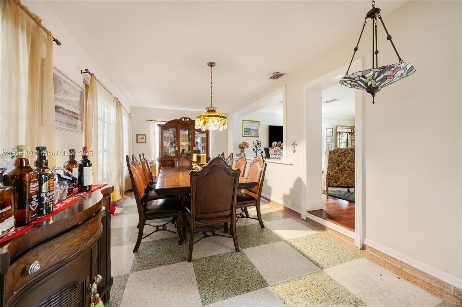 811 SW 25th Rd