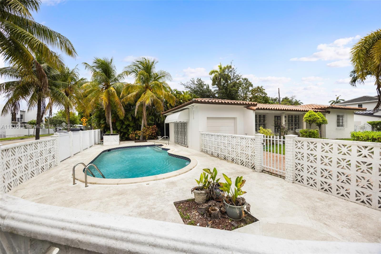 811 SW 25th Rd