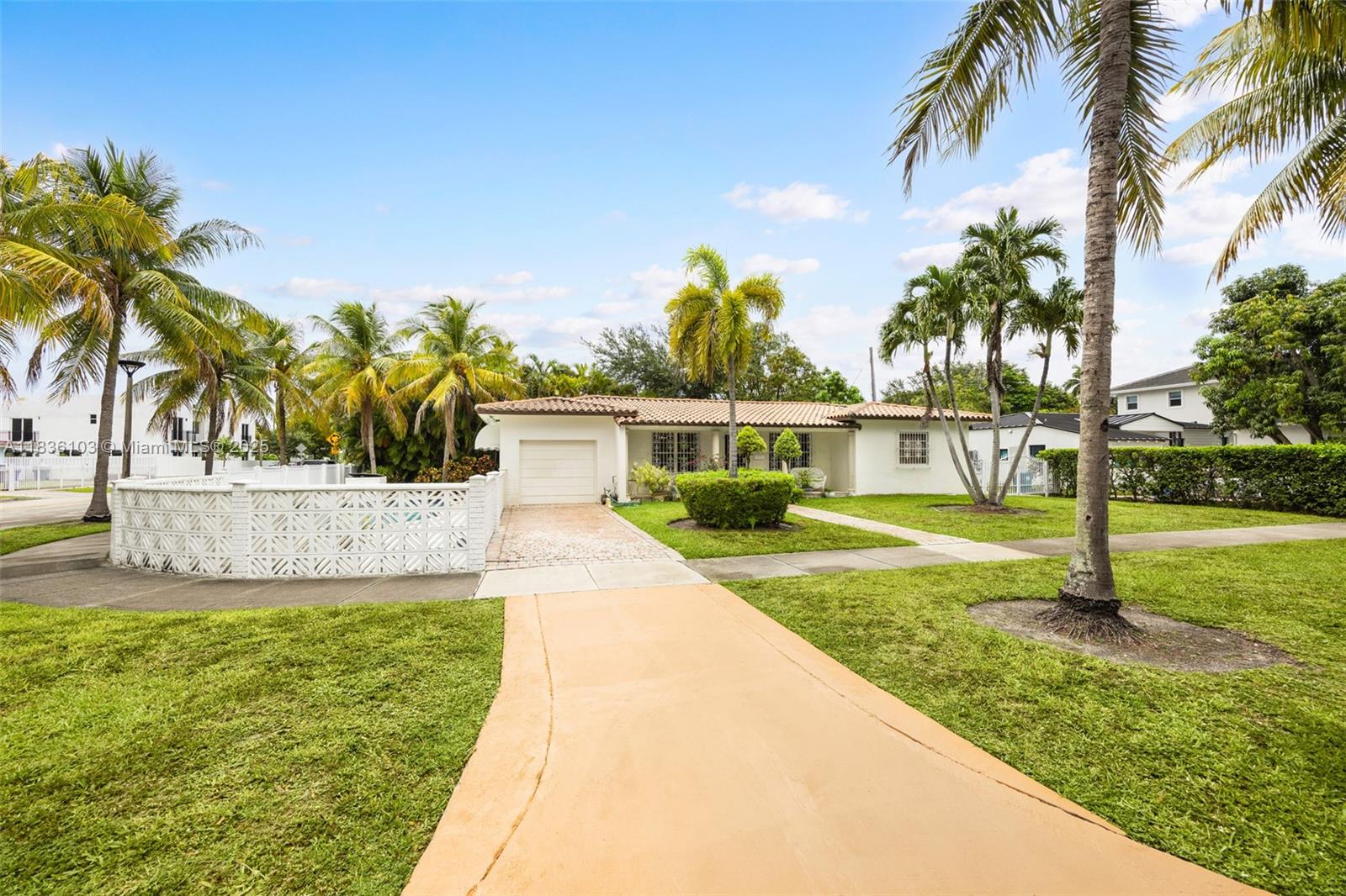 811 SW 25th Rd