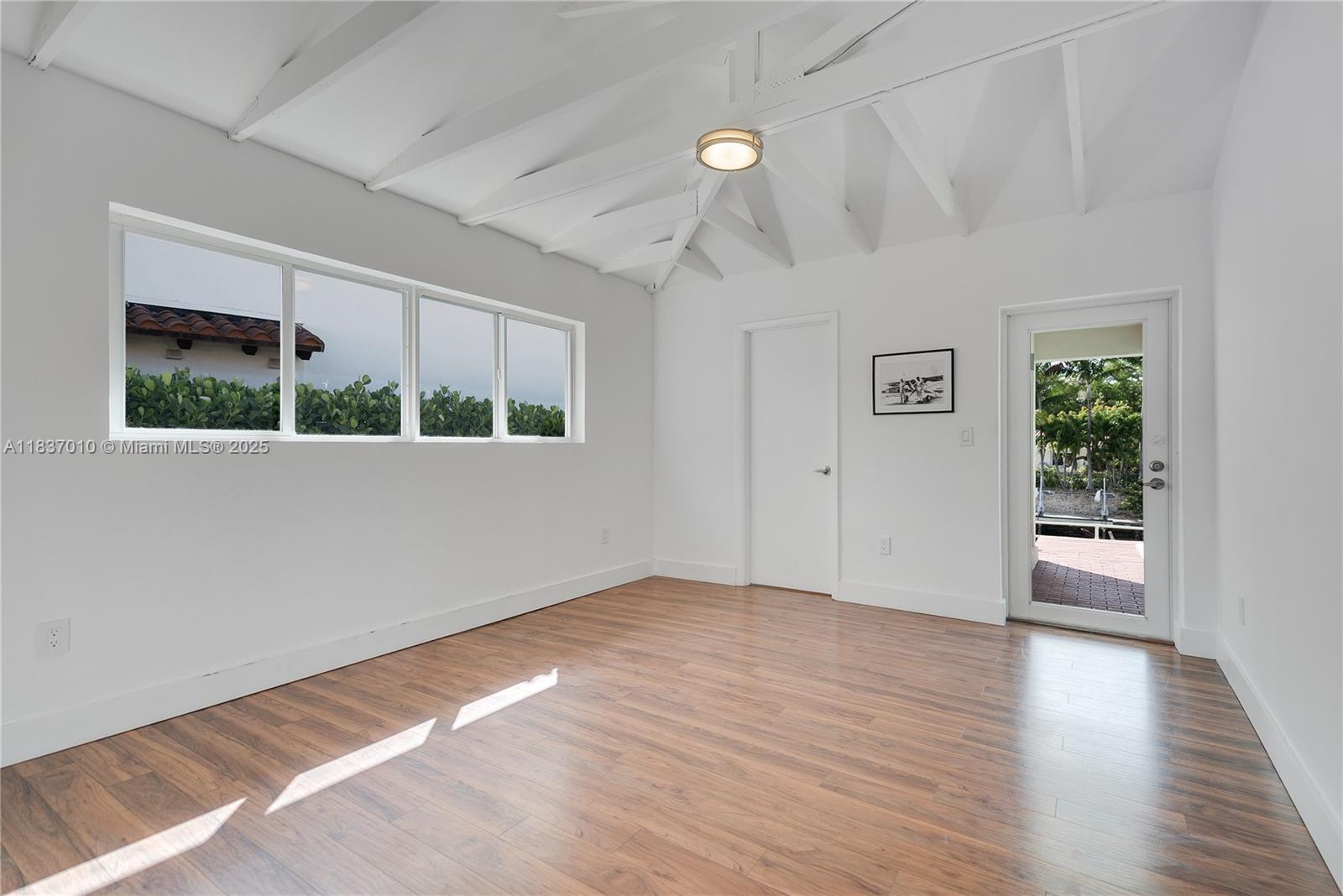 5308 Riviera Dr