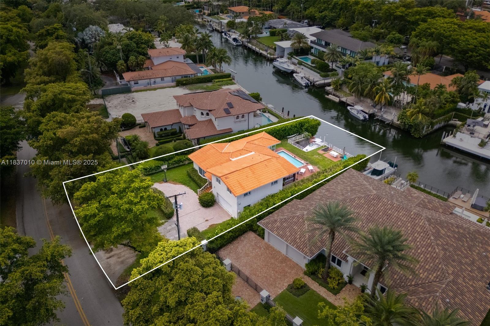 5308 Riviera Dr