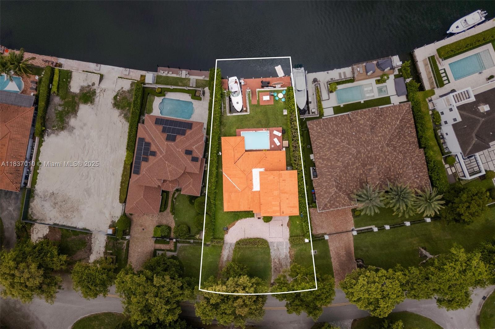 5308 Riviera Dr