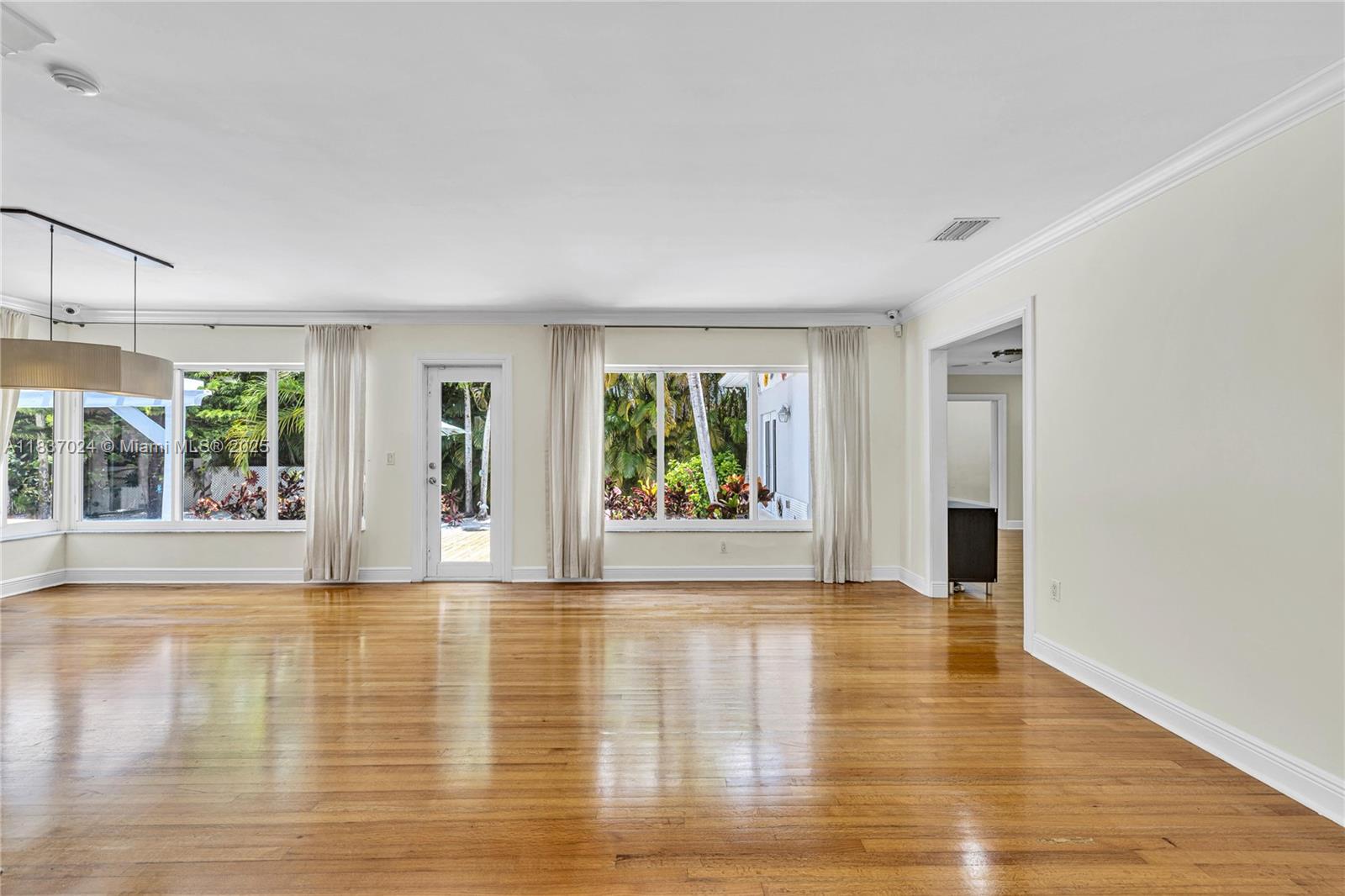911 Mariana Ave