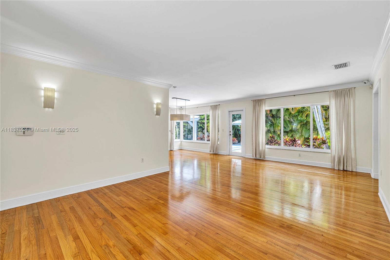 911 Mariana Ave