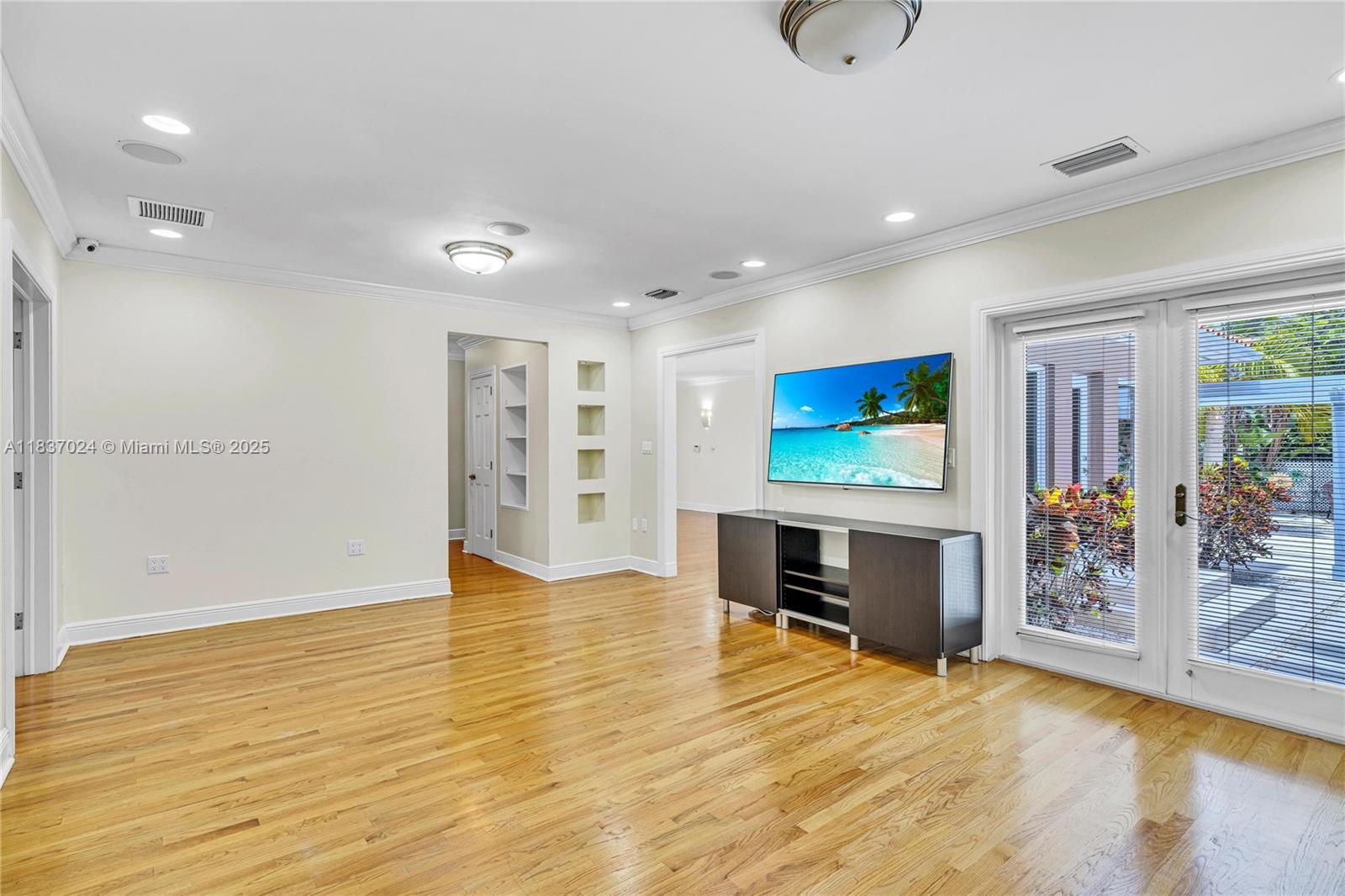 911 Mariana Ave